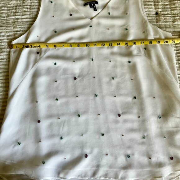 Nic + Zoe Sleeveless V Neck Summer Top - Picture 4 of 6